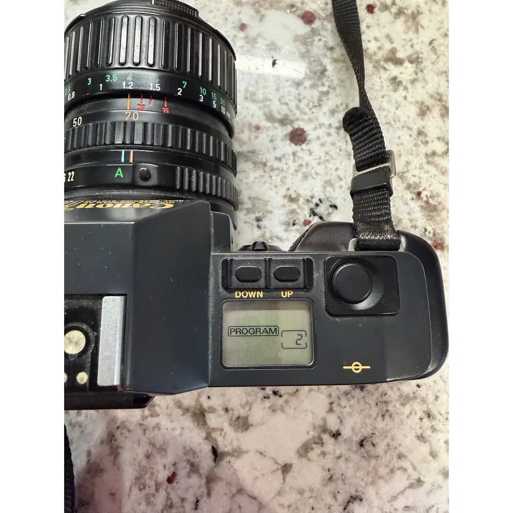Canon T70 35mm Film Camera w/ FD 35-70mm Zoom Lens + Caps